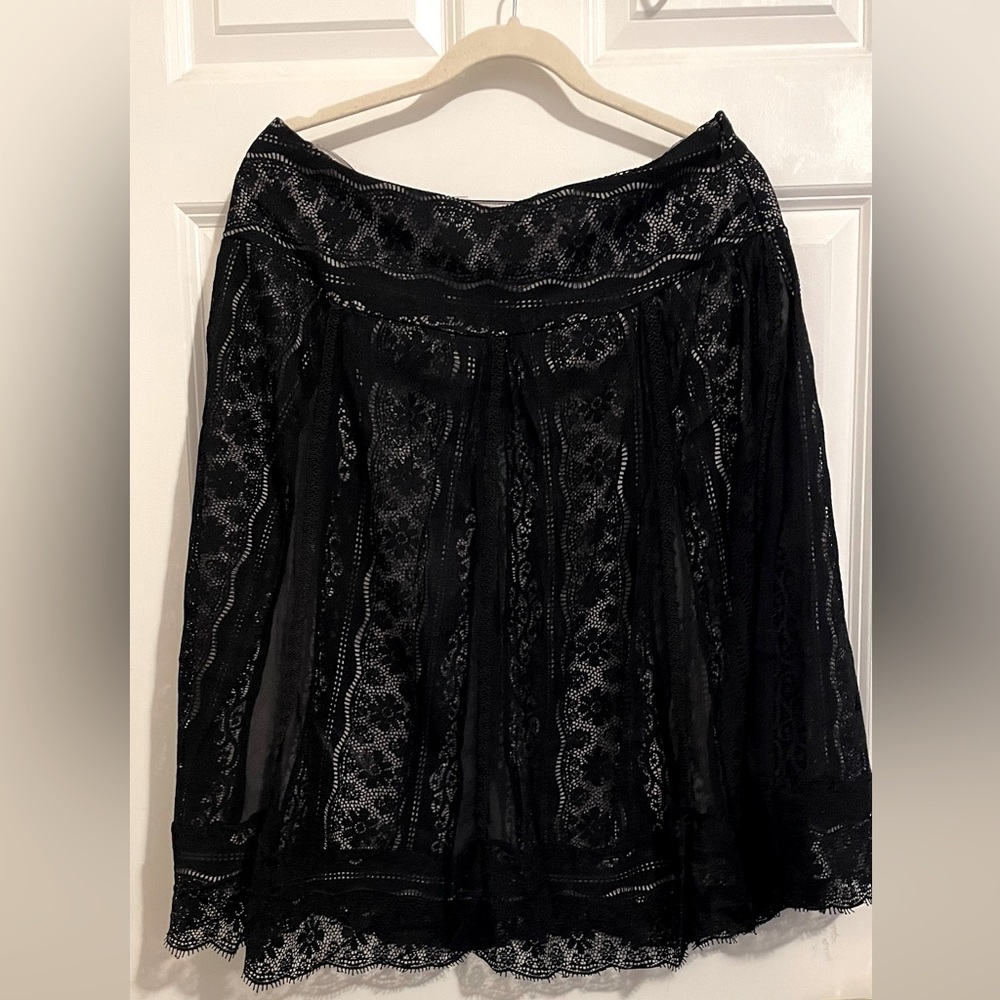 Beautiful Size 10 skirt knee length 26 width 18 with side zipper. Black Lace
